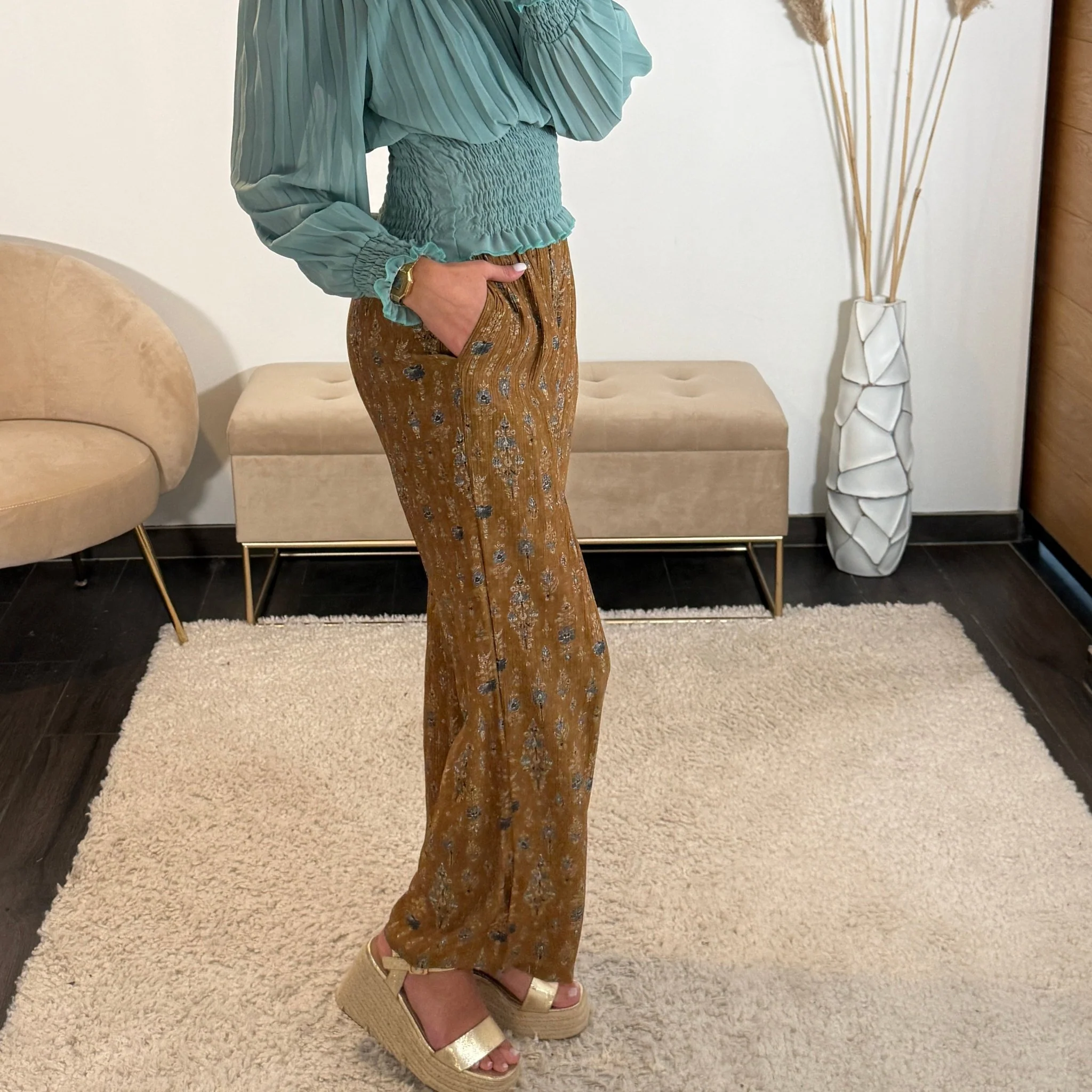 PANTALON CAMEL FLEURIE BLUE - Image 3