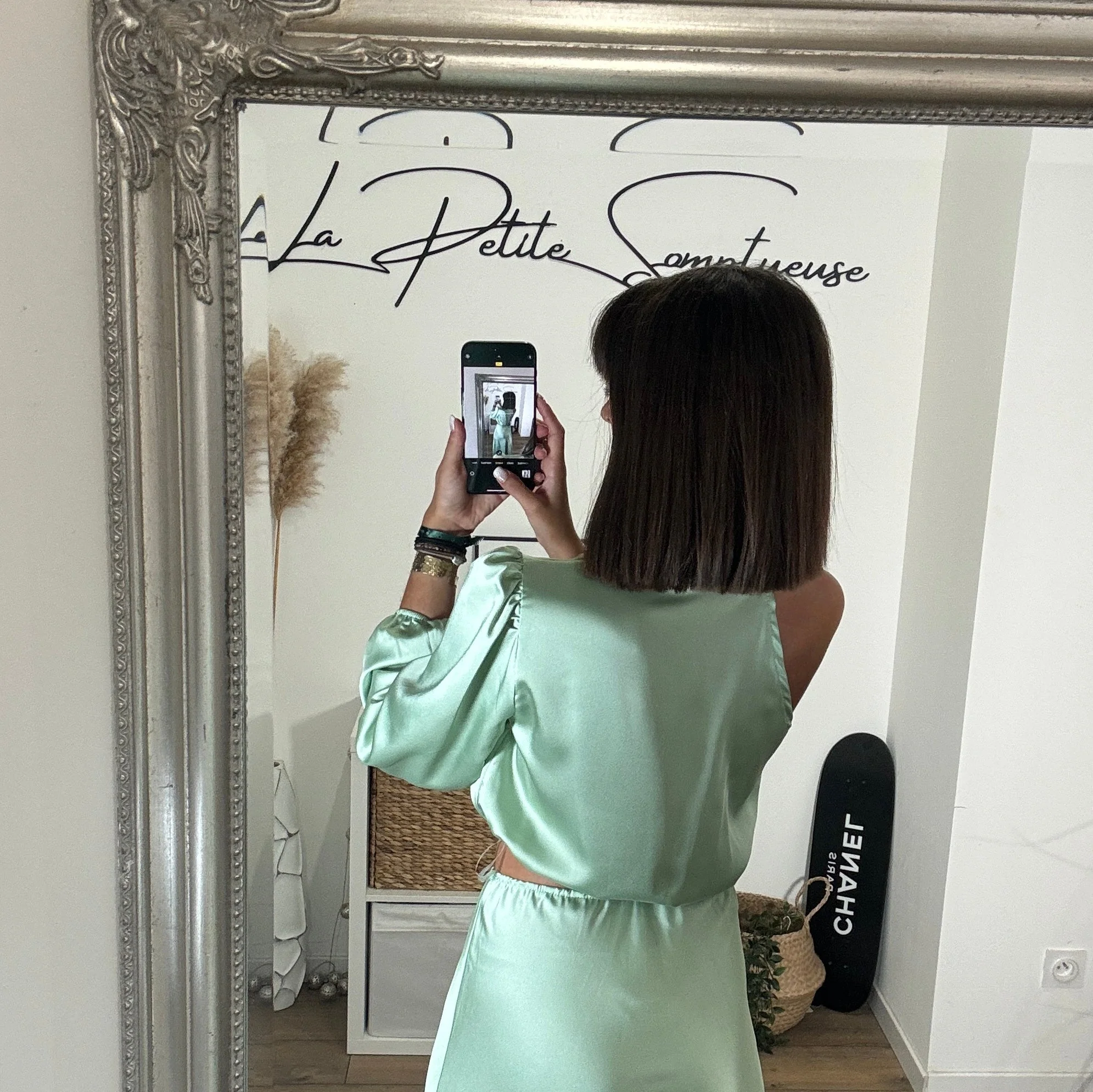 ROBE ASYMETRIQUE SATIN  VERT SAUGE LOLA - Image 3