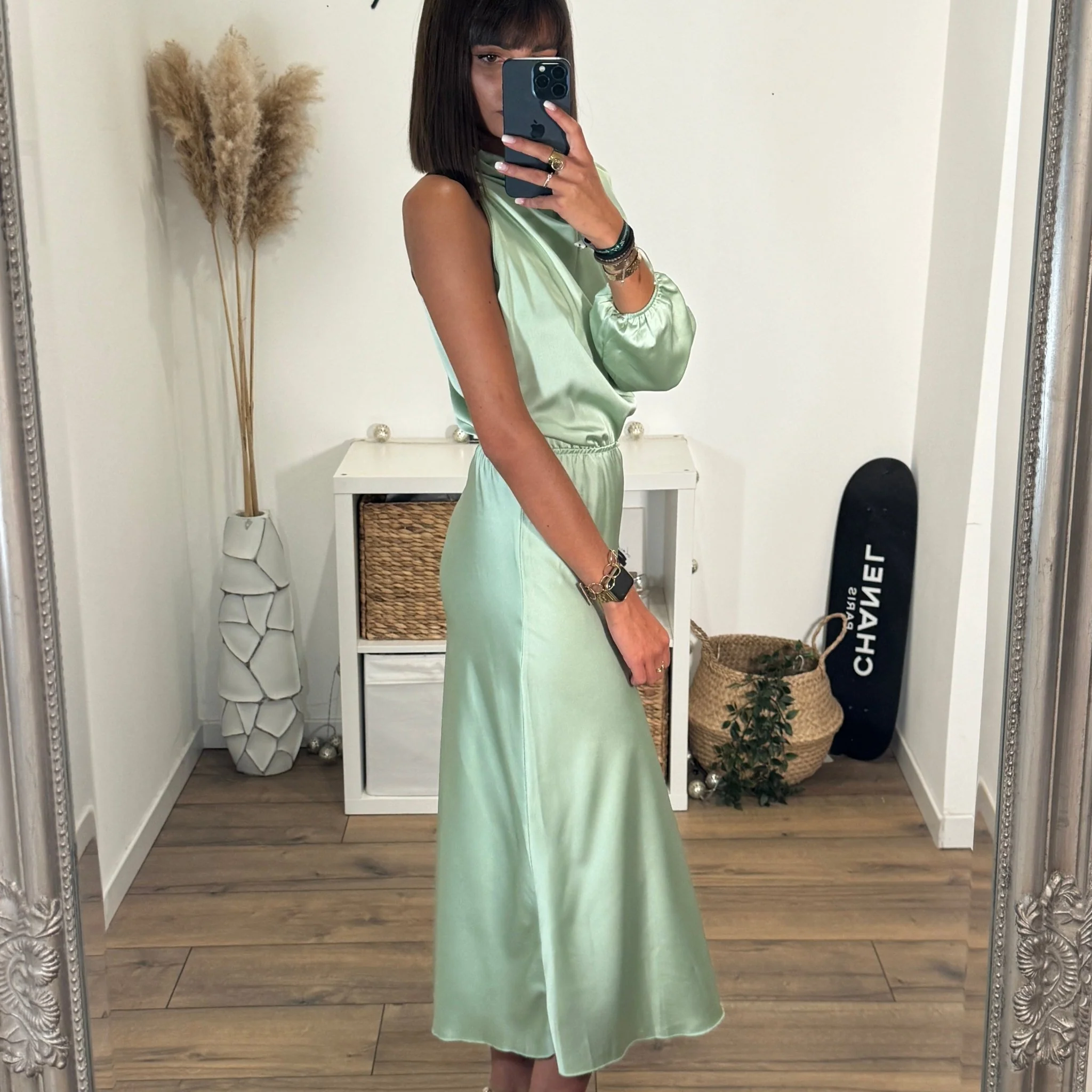 ROBE ASYMETRIQUE SATIN  VERT SAUGE LOLA - Image 4