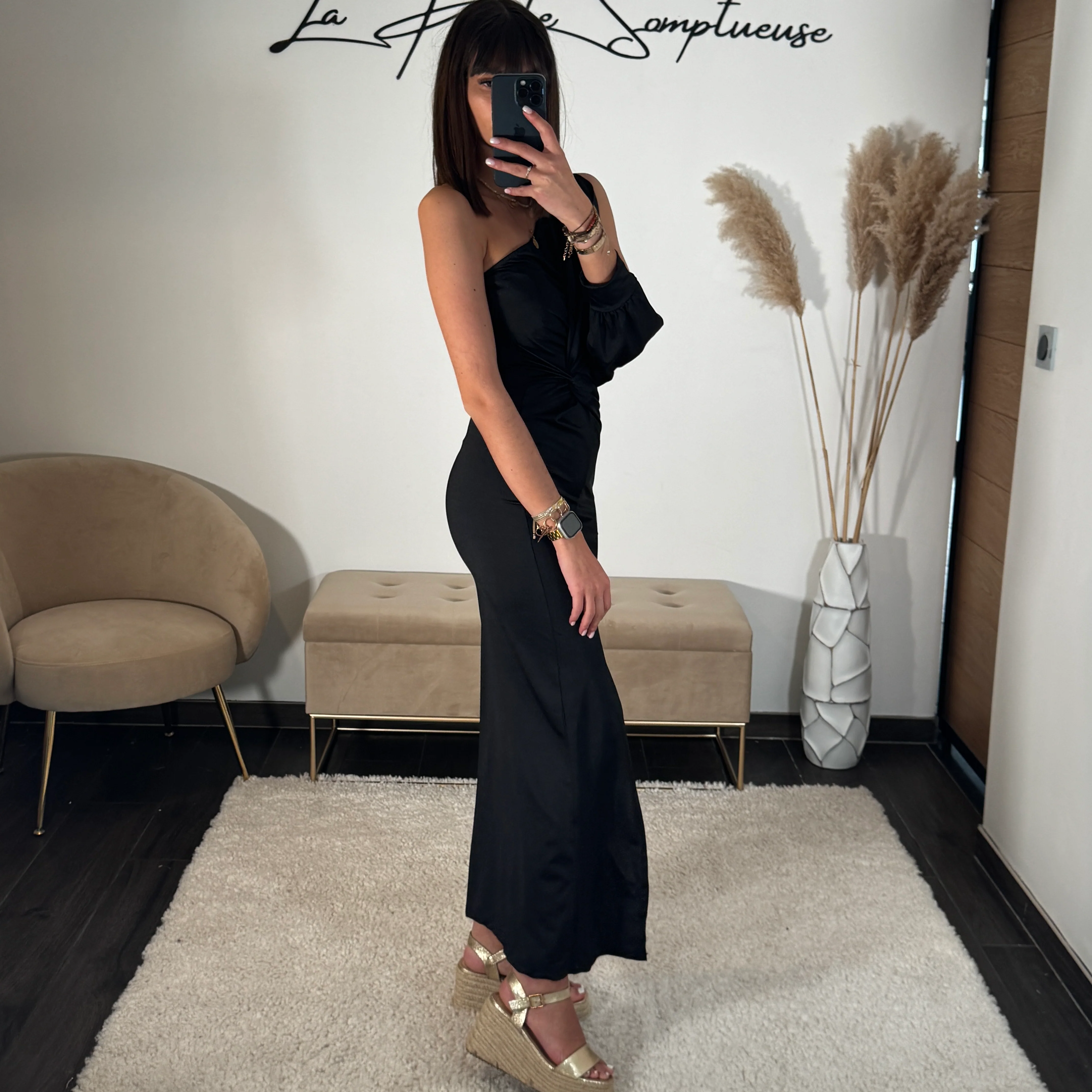 ROBE SATIN ASYMETRIQUE NOIRE ALIX - Image 2