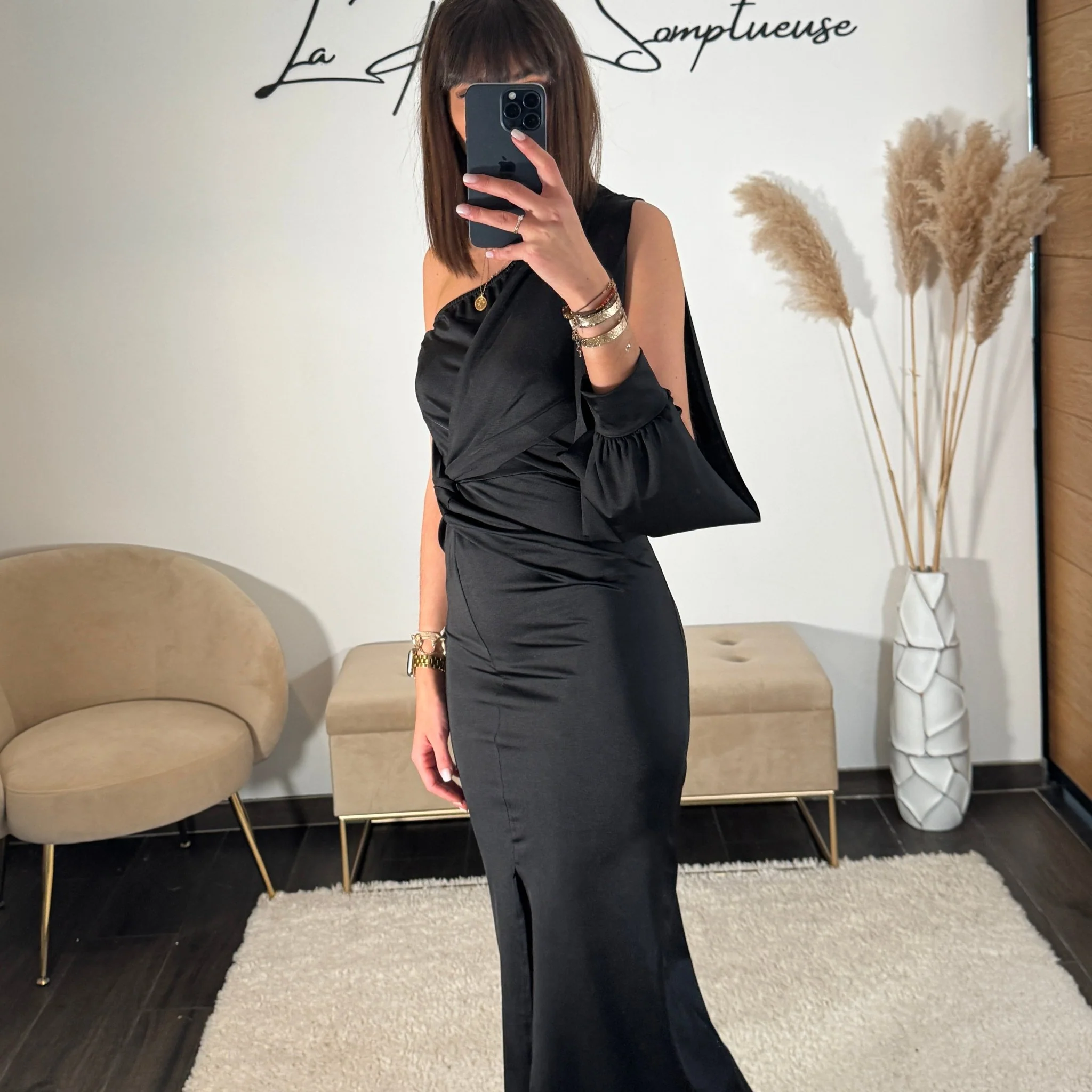ROBE SATIN ASYMETRIQUE NOIRE ALIX - Image 3