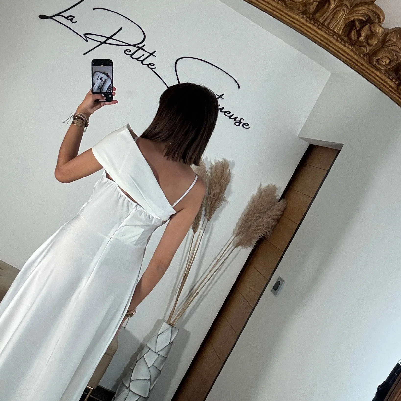 ROBE SATIN BLANCHE CLASSY - Image 4