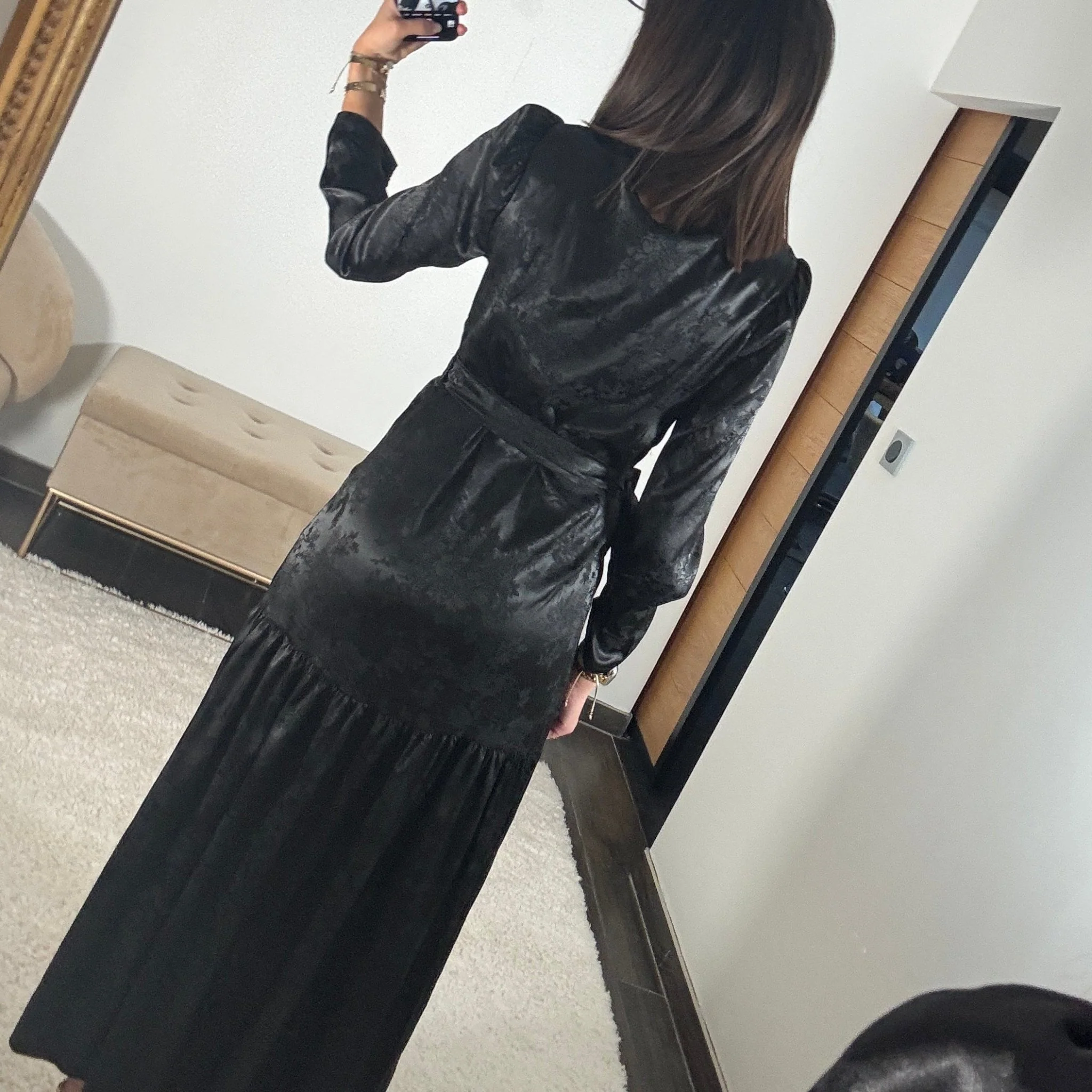 ROBE SATIN FLOWER NOIRE ZANYA - Image 4