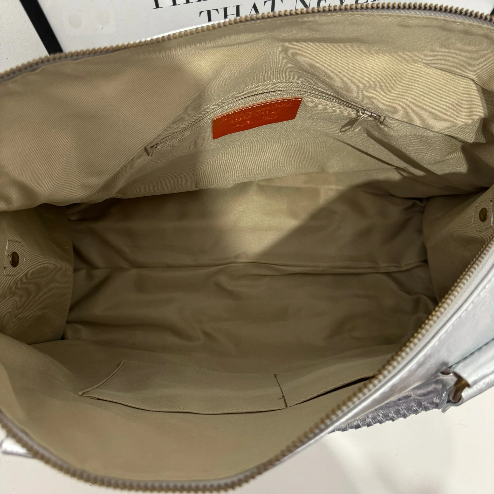 SAC EN CUIR ARGENT LARGE KARL - Image 7